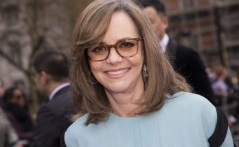 Sally Field Shoe Size and Body Measurements