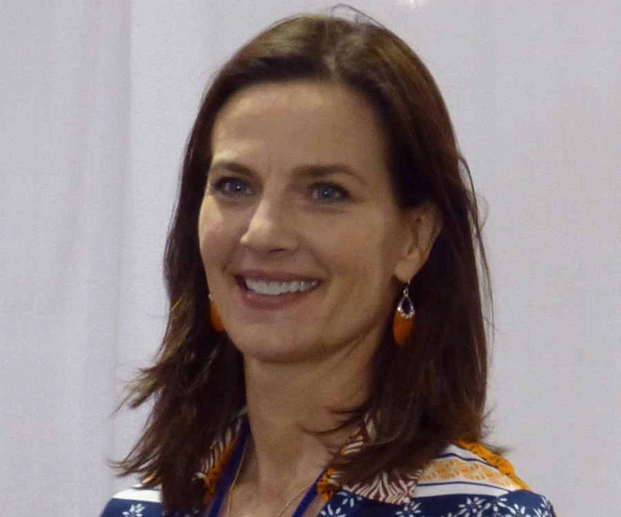 Terry Farrell's Shoe Size and Body Measurements ...