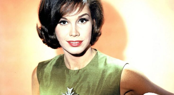 Mary Tyler Moore Shoe Size and Body Measurements