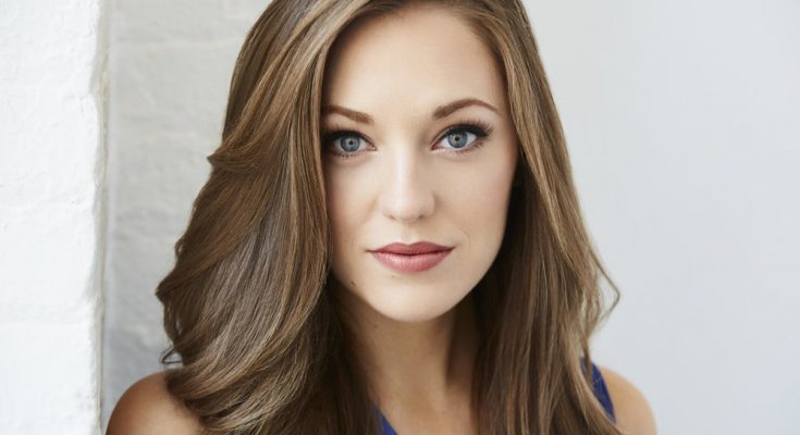 Laura Osnes Shoe Size and Body Measurements