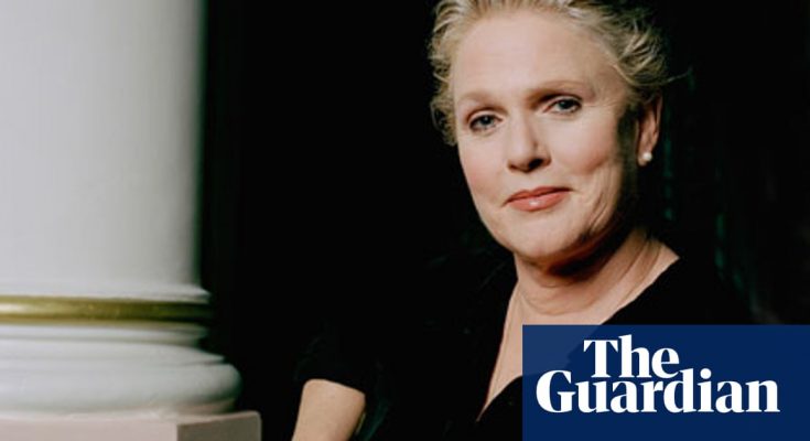 Sharon Gless Shoe Size and Body Measurements