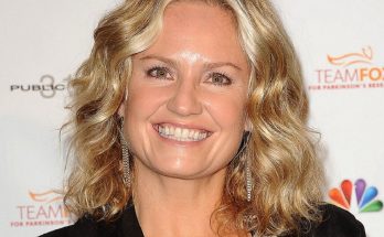 Sherry Stringfield Shoe Size and Body Measurements