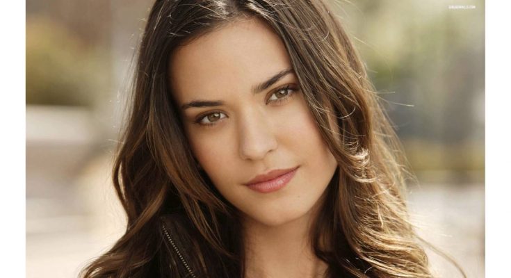 Odette Annable Shoe Size and Body Measurements