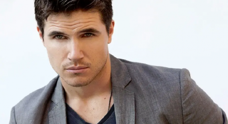 Robbie Amell US Shoe Size