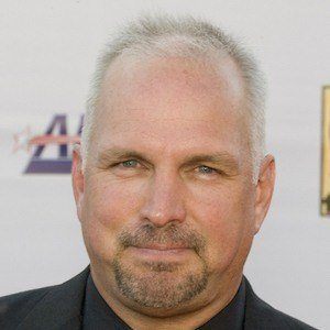 Garth Brooks Shoe Size and Body Measurements