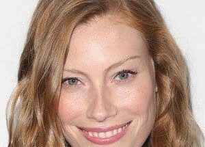 Alyssa Sutherland Shoe Size and Body Measurements