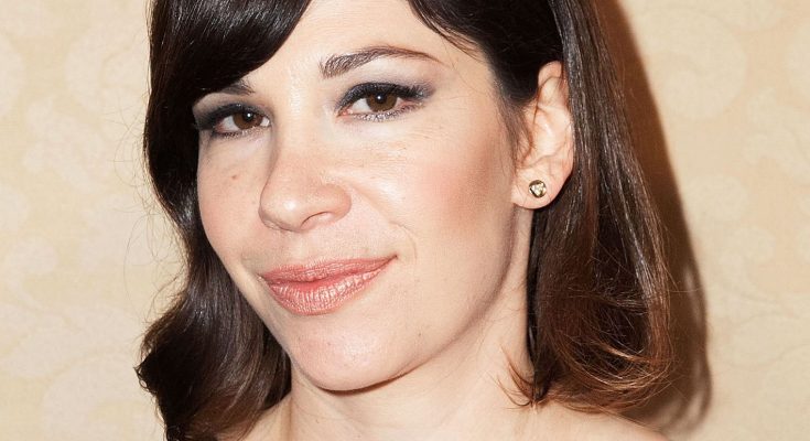 Carrie Brownstein Shoe Size and Measurements